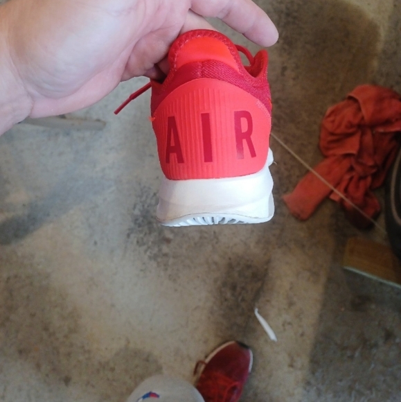 Nikes size 8.5 - Picture 3 of 7